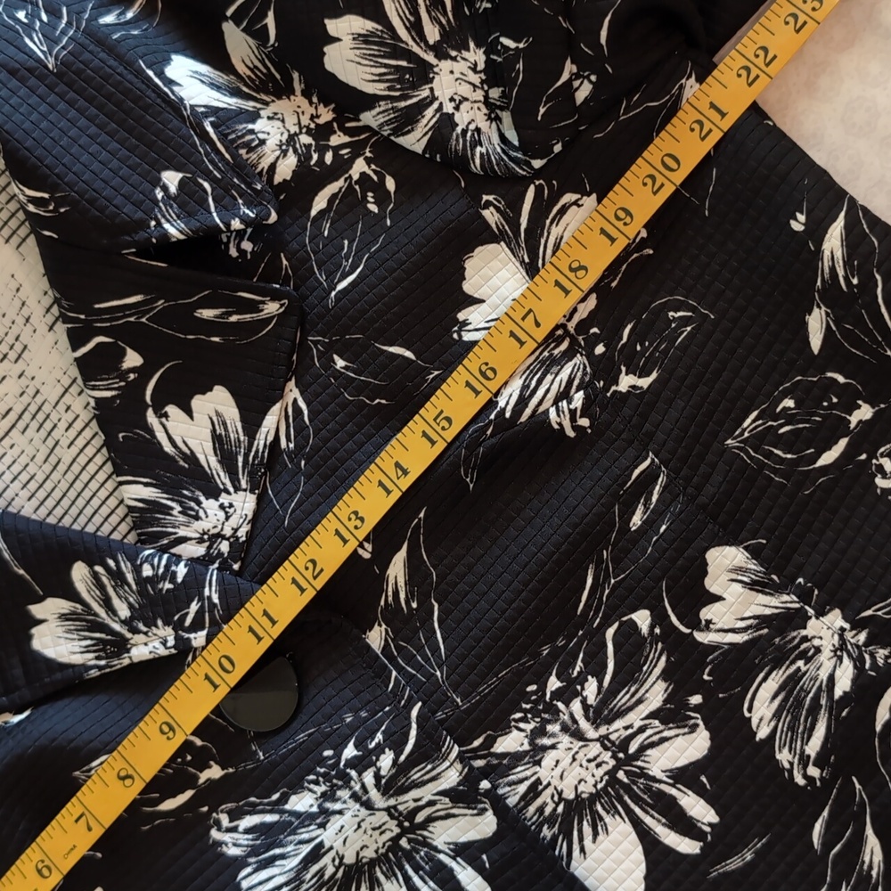 Christopher & Banks SzXL 3/4 Sleeve Black&White Floral Jacket with 1 Button EUC - Picture 10 of 12